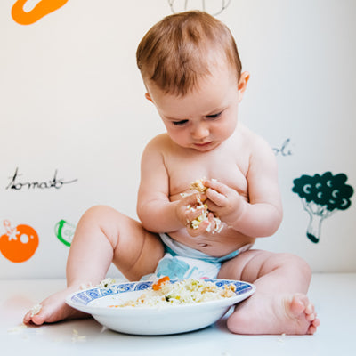 Encouraging your baby to self-feed at 10 to 12 months by Esmé