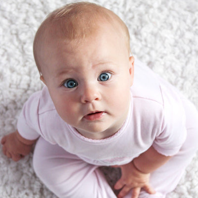 Developmental Stages: When will my baby sit up?