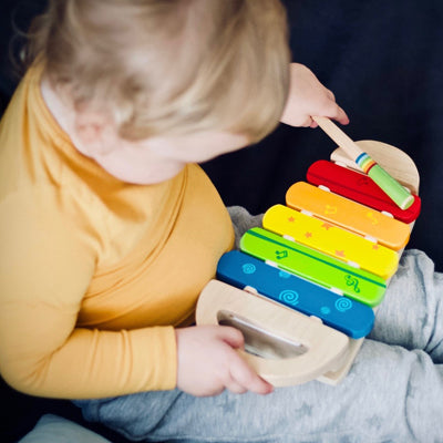 How does music help toddlers to learn?
